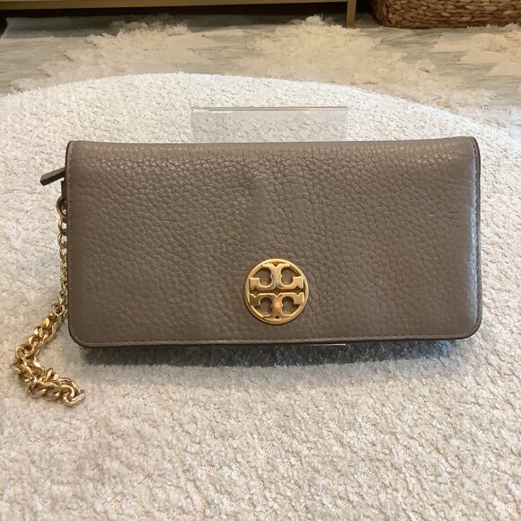 Tory Burch Chelsea Wallet with Gold Chain - Picture 1 of 6